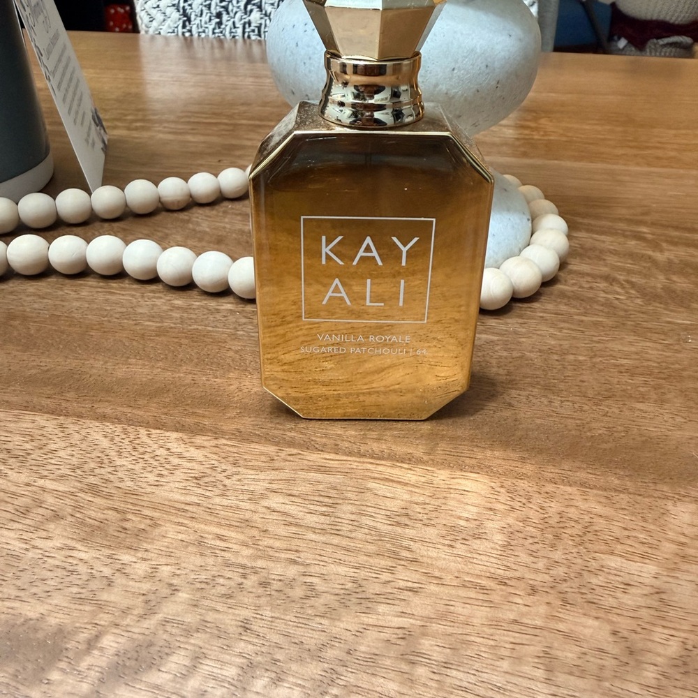 Kayali Vanilla Royale 64